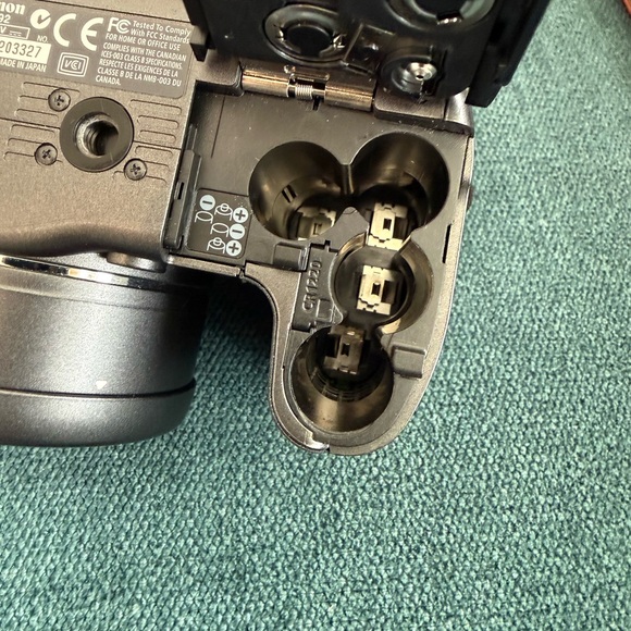 Canon PowerShot S3 IS 6.0 Mega Pixels Black Camera with Strap